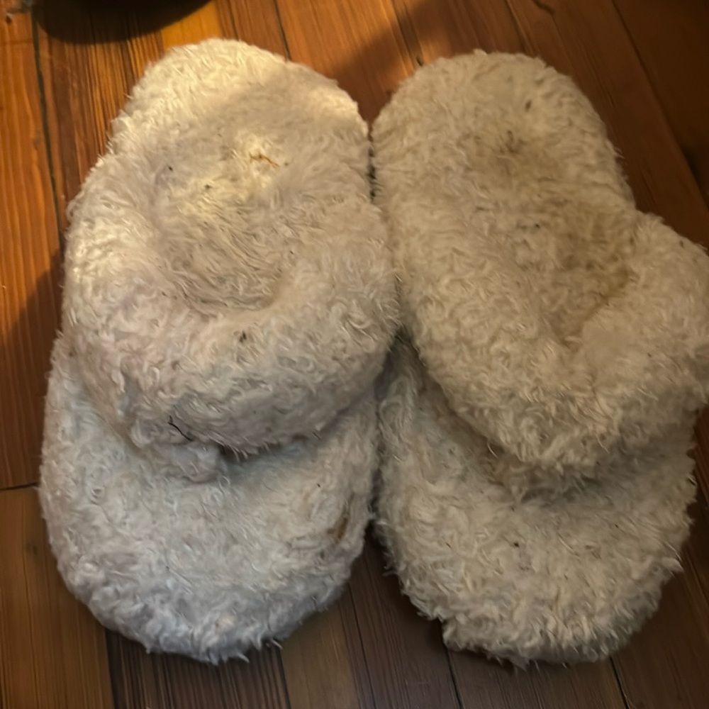 Fluffy flip flops